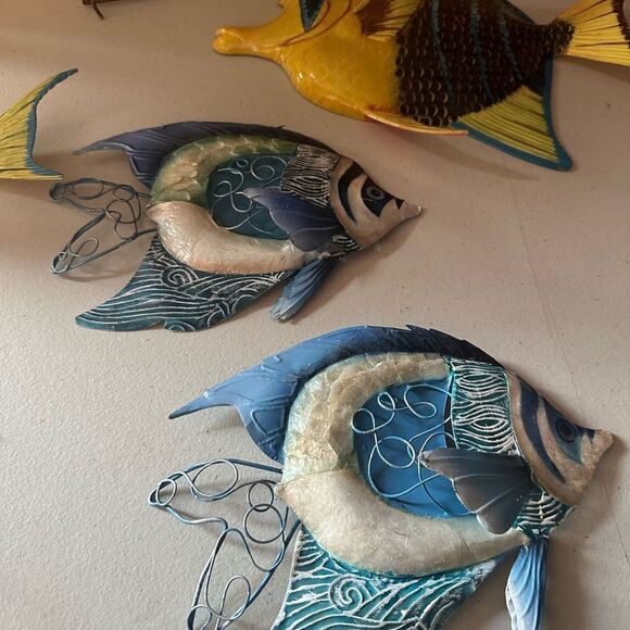 Red and Yellow Fish Decor with Artistic Design - Picture 4 of 6